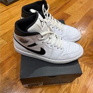 Jordan 1 Mid